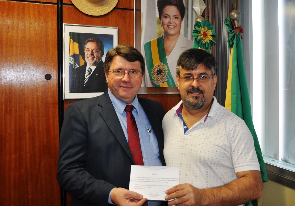 Ir para  <p><big>Nesta quarta-feira (05), o deputado estadual Altemir Tortelli recebeu o convite do Vereador Gueto Chaves, de Viadutos, para participar do Jantar Beneficente da Associa&ccedil;&atilde;o Hospital Nossa Senhora de...